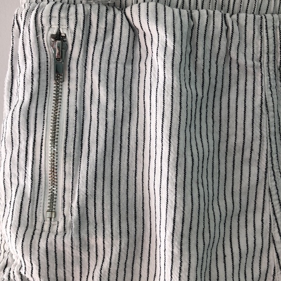 White Stripped Linen Shorts Size Small - Picture 2 of 5